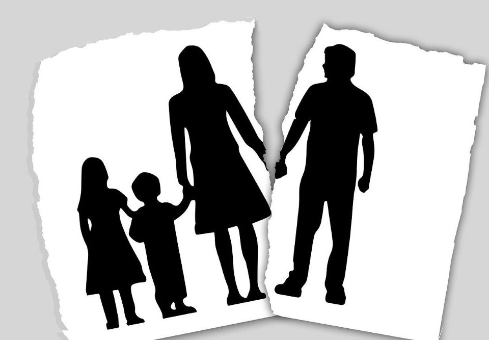 Il diritto di visita del genitore non collocatario deve comprendere i pernottamenti anche se i figli sono piccoli lo ha stabilito la cassazione